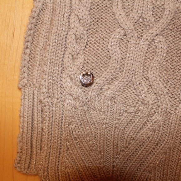 UGG Metallic Thread Shawl Scarf‎ Wrap - Picture 3 of 5